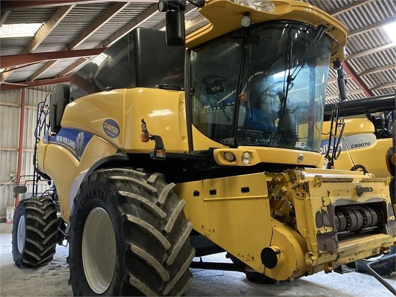 New Holland CR9090 35 fod VF bord og 4wd mm. - Зерноуборочный комбайн: фото 2 New Holland CR9090 35 fod VF bord og 4wd mm. - Зерноуборочный комбайн: фото 2