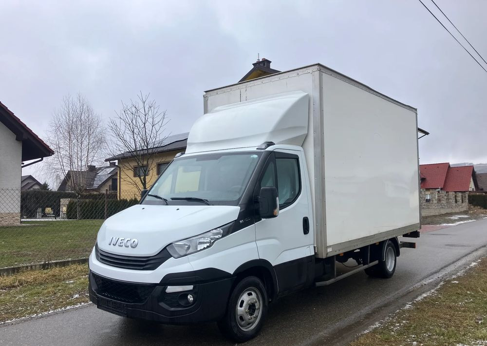 Iveco DAILY 35C16 kontener kurierka winda - Малотоннажный фургон: фото 1 Iveco DAILY 35C16 kontener kurierka winda - Малотоннажный фургон: фото 1
