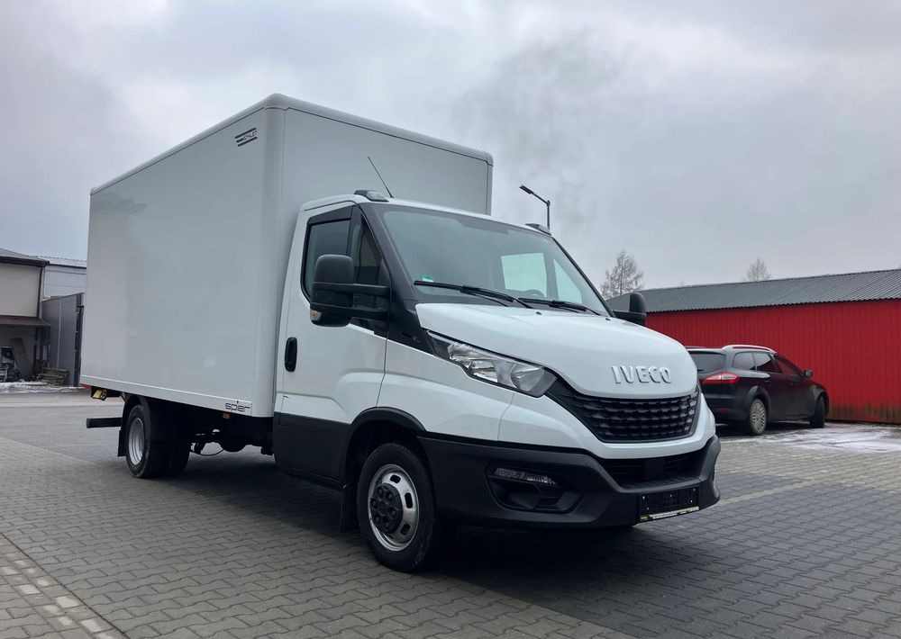 Iveco DAILY 35C16 kontener kurierka winda STAN PERFEKCYJNY - Малотоннажный фургон: фото 2 Iveco DAILY 35C16 kontener kurierka winda STAN PERFEKCYJNY - Малотоннажный фургон: фото 2