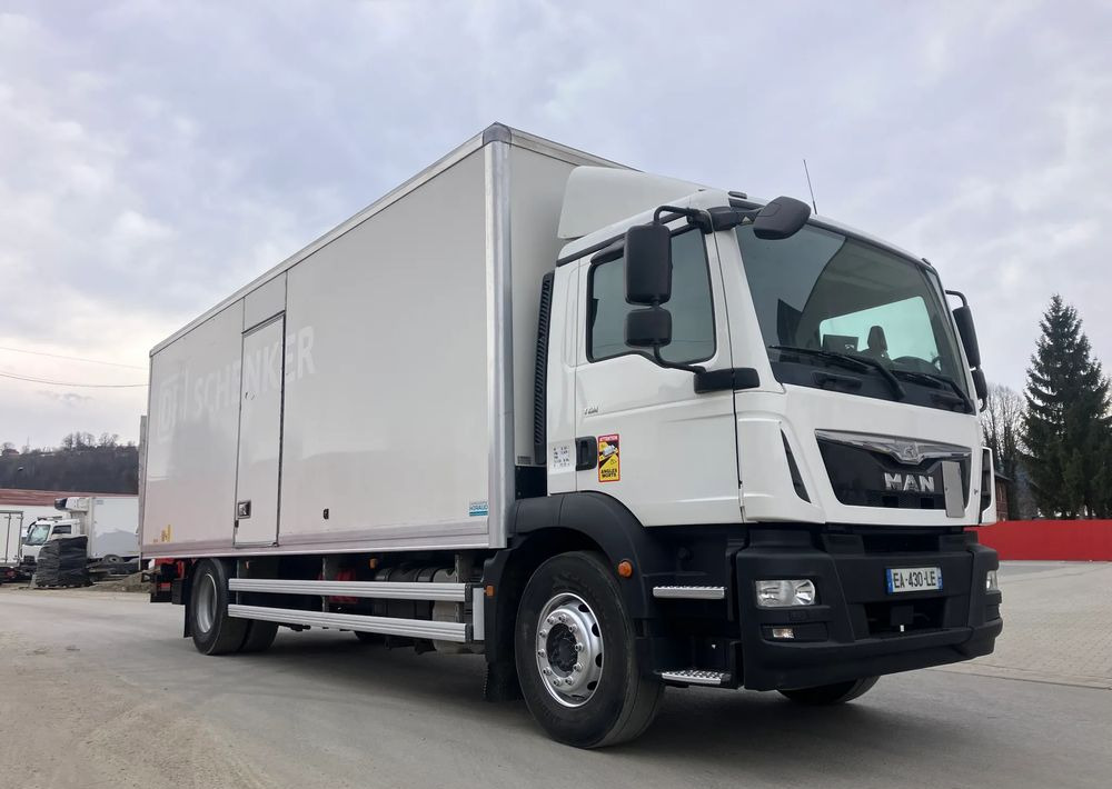 MAN MAN 18.290 kurierka kontener - Грузовик с закрытым кузовом: фото 2 MAN MAN 18.290 kurierka kontener - Грузовик с закрытым кузовом: фото 2