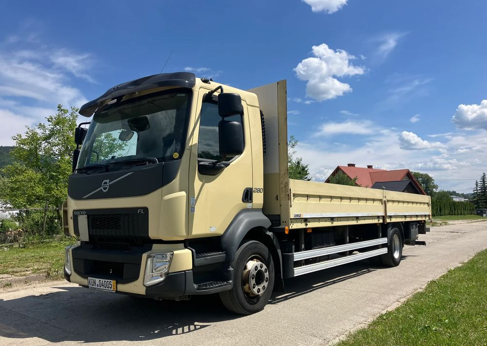 Volvo FL 280 skrzynia burtówka laweta - Грузовик бортовой/ Платформа: фото 1 Volvo FL 280 skrzynia burtówka laweta - Грузовик бортовой/ Платформа: фото 1