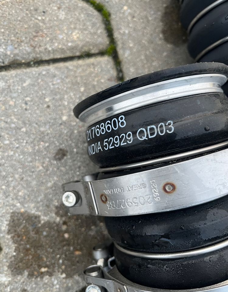 Guma chłodnicy Volvo FH5 Aero łącznik jak NOWA - Система охлаждения для Грузовиков: фото 3 Guma chłodnicy Volvo FH5 Aero łącznik jak NOWA - Система охлаждения для Грузовиков: фото 3