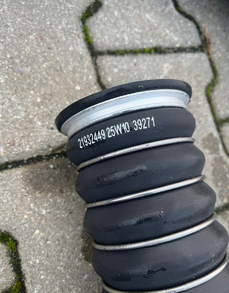 Guma chłodnicy Volvo FH5 Aero łącznik jak NOWA - Система охлаждения для Грузовиков: фото 2 Guma chłodnicy Volvo FH5 Aero łącznik jak NOWA - Система охлаждения для Грузовиков: фото 2