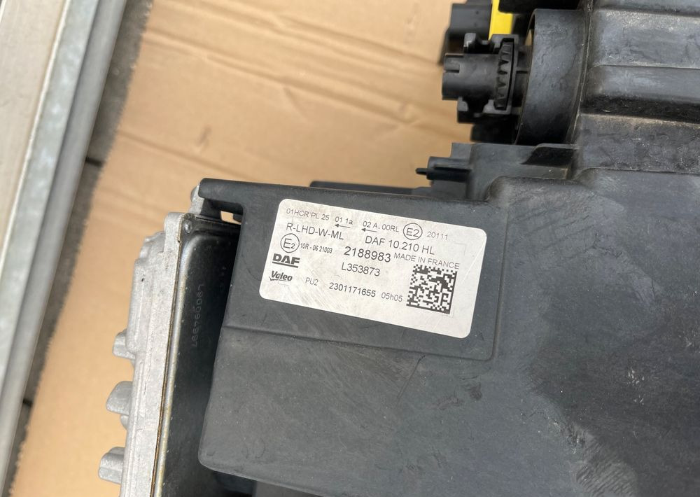 Lamp LED DAF XG XG+ XF prawa reflektor oryginał - Свет/ Освещение для Грузовиков: фото 3 Lamp LED DAF XG XG+ XF prawa reflektor oryginał - Свет/ Освещение для Грузовиков: фото 3