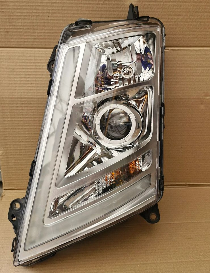 VOLVO FH 4 LAMPA PRZEDNIA XENON LEWA 22239247 - Передняя фара: фото 1 VOLVO FH 4 LAMPA PRZEDNIA XENON LEWA 22239247 - Передняя фара: фото 1