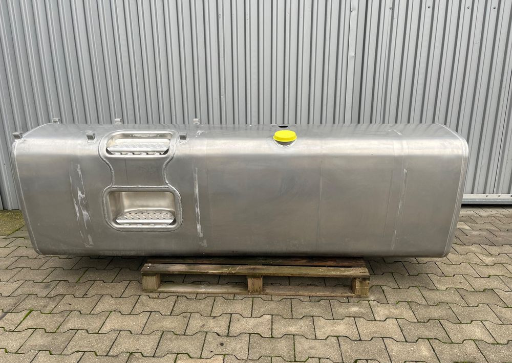 Zbiornik paliwa Volvo FH Renault 900 litrów bak jak nowy - Подготовка топлива для Грузовиков: фото 1 Zbiornik paliwa Volvo FH Renault 900 litrów bak jak nowy - Подготовка топлива для Грузовиков: фото 1