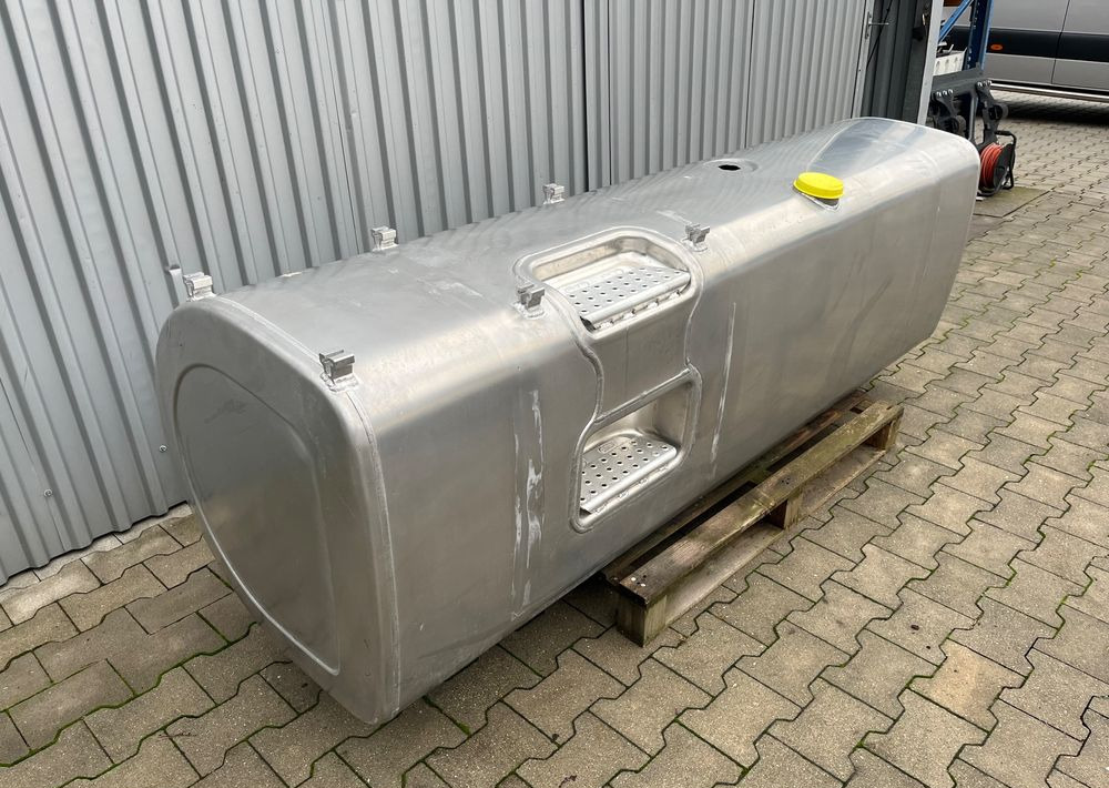 Zbiornik paliwa Volvo FH Renault 900 litrów bak jak nowy - Подготовка топлива для Грузовиков: фото 3 Zbiornik paliwa Volvo FH Renault 900 litrów bak jak nowy - Подготовка топлива для Грузовиков: фото 3