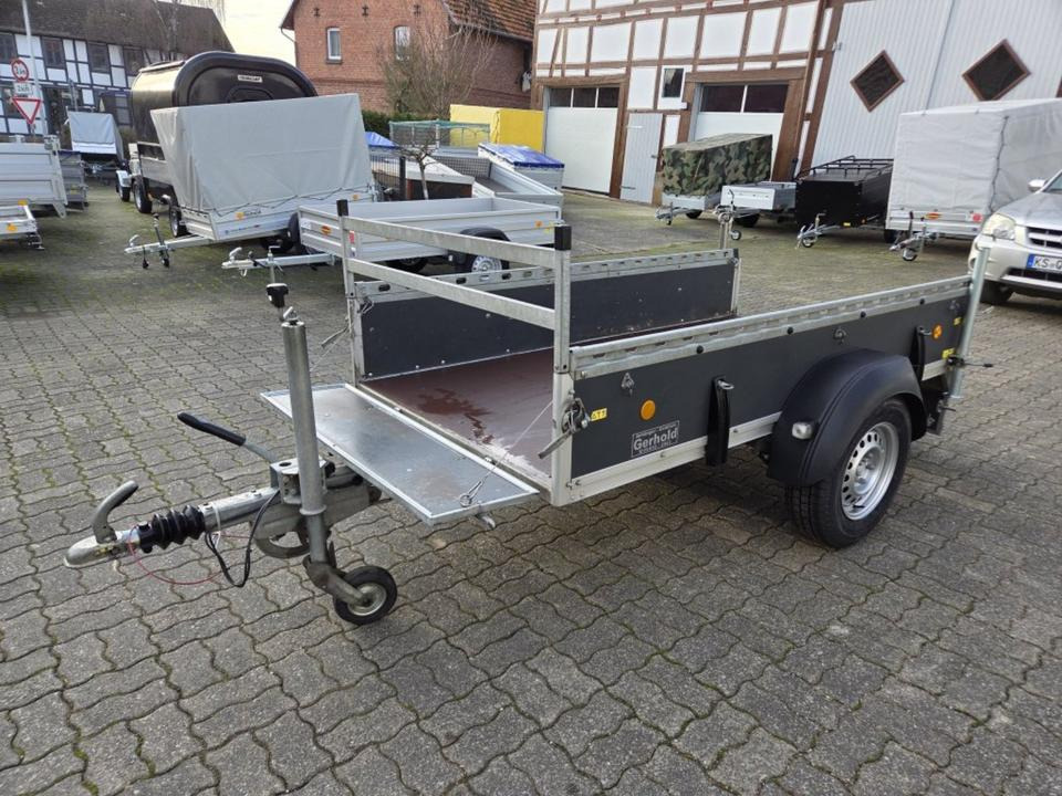 Böckmann PKW-Anhänger, 1,5 to. Einachs, Stirnwandklappe100 km/h - Прицеп для легкового автомобиля: фото 2 Böckmann PKW-Anhänger, 1,5 to. Einachs, Stirnwandklappe100 km/h - Прицеп для легкового автомобиля: фото 2