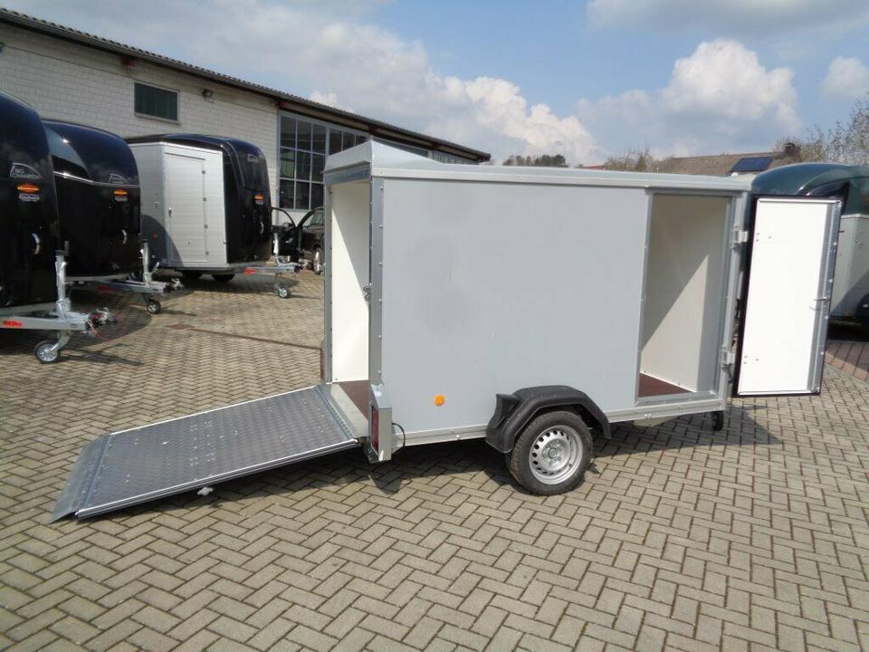 Böckmann PKW-Anhänger Koffer 1,35t Auffahrrampe Ladehöhe 42cm - Прицеп для легкового автомобиля: фото 1 Böckmann PKW-Anhänger Koffer 1,35t Auffahrrampe Ladehöhe 42cm - Прицеп для легкового автомобиля: фото 1