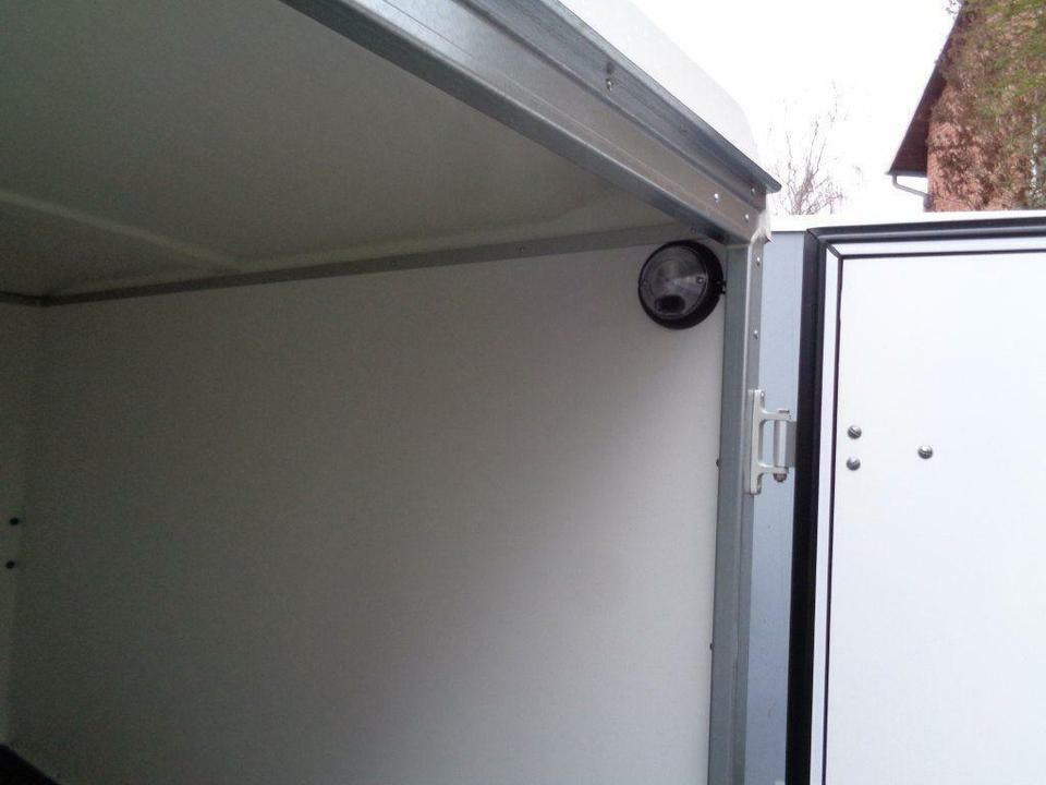 Böckmann PKW-Anhänger Koffer 1,35to. 100 km/h Kofferanhänger - Прицеп для легкового автомобиля: фото 5 Böckmann PKW-Anhänger Koffer 1,35to. 100 km/h Kofferanhänger - Прицеп для легкового автомобиля: фото 5