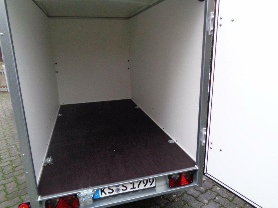 Böckmann PKW-Anhänger Koffer 1,35to. 100 km/h Kofferanhänger - Прицеп для легкового автомобиля: фото 3 Böckmann PKW-Anhänger Koffer 1,35to. 100 km/h Kofferanhänger - Прицеп для легкового автомобиля: фото 3