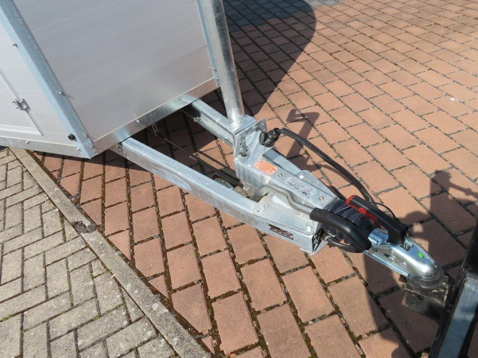 Прицеп-коневоз Böckmann Pferdeanhänger Champion Esprit ISY Sattelkammer 100km/h: фото 17 Прицеп-коневоз Böckmann Pferdeanhänger Champion Esprit ISY Sattelkammer 100km/h: фото 17