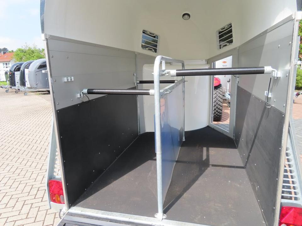 Прицеп-коневоз Böckmann Pferdeanhänger Champion Esprit ISY Sattelkammer 100km/h: фото 8 Прицеп-коневоз Böckmann Pferdeanhänger Champion Esprit ISY Sattelkammer 100km/h: фото 8