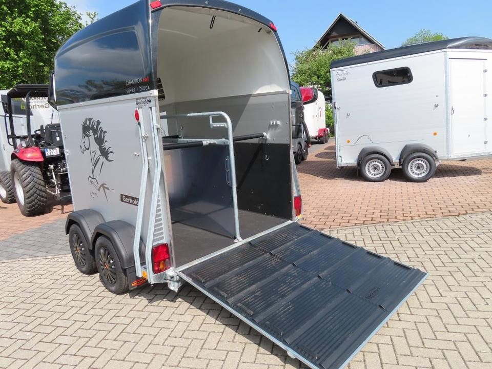 Прицеп-коневоз Böckmann Pferdeanhänger Champion Esprit ISY Sattelkammer 100km/h: фото 12 Прицеп-коневоз Böckmann Pferdeanhänger Champion Esprit ISY Sattelkammer 100km/h: фото 12