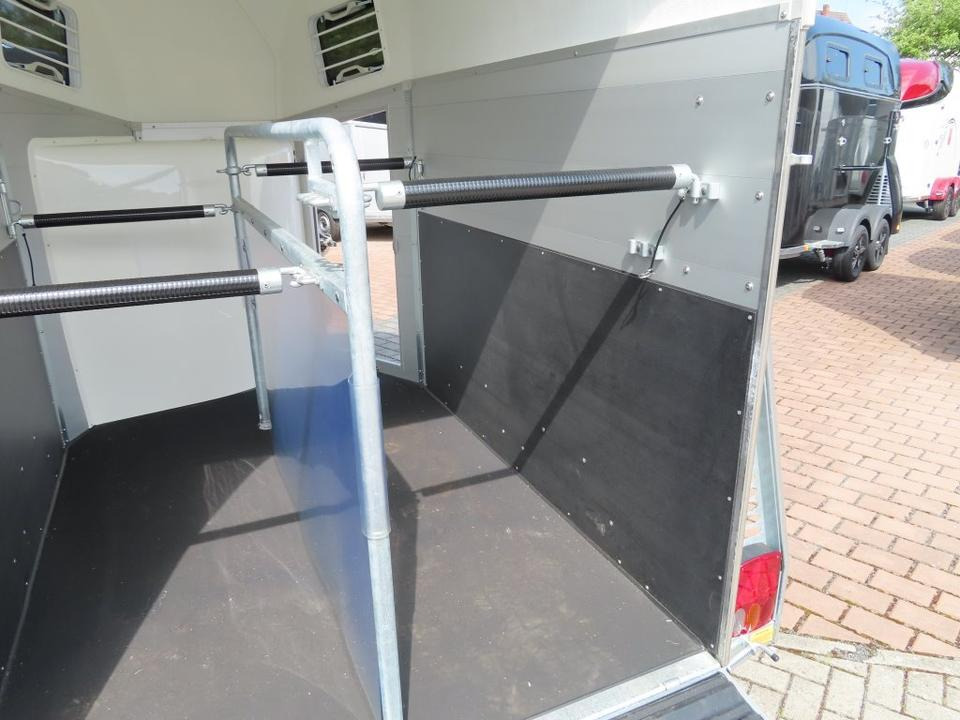 Прицеп-коневоз Böckmann Pferdeanhänger Champion Esprit ISY Sattelkammer 100km/h: фото 7 Прицеп-коневоз Böckmann Pferdeanhänger Champion Esprit ISY Sattelkammer 100km/h: фото 7