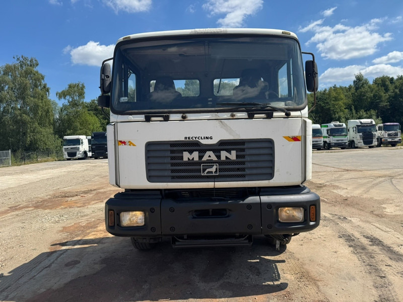 MAN 32.364 (EURO 2 / 6 CYLINDER / 12 TIRES / 8X4 / PERFECT) - Грузовик-шасси: фото 2 MAN 32.364 (EURO 2 / 6 CYLINDER / 12 TIRES / 8X4 / PERFECT) - Грузовик-шасси: фото 2