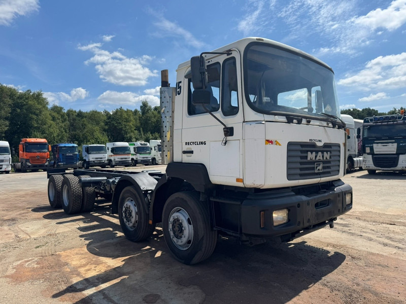 MAN 32.364 (EURO 2 / 6 CYLINDER / 12 TIRES / 8X4 / PERFECT) - Грузовик-шасси: фото 3 MAN 32.364 (EURO 2 / 6 CYLINDER / 12 TIRES / 8X4 / PERFECT) - Грузовик-шасси: фото 3