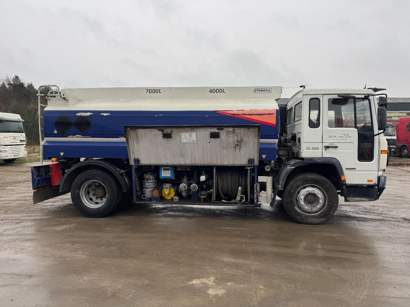 Volvo FL 6 - 220 (11000 L / 2 COMPARTMENTS / 18 TON / MANUAL GEARBOX / PERFECT) - Грузовик-цистерна: фото 4 Volvo FL 6 - 220 (11000 L / 2 COMPARTMENTS / 18 TON / MANUAL GEARBOX / PERFECT) - Грузовик-цистерна: фото 4