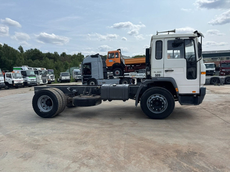 Volvo FL 6 - 220 (FULL STEEL SUSPENSION / MANUAL GEARBOX / PERFECT) - Грузовик-шасси: фото 4 Volvo FL 6 - 220 (FULL STEEL SUSPENSION / MANUAL GEARBOX / PERFECT) - Грузовик-шасси: фото 4
