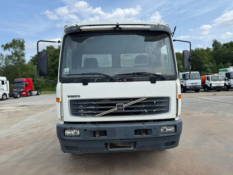 Volvo FL 6 - 220 (FULL STEEL SUSPENSION / MANUAL GEARBOX / PERFECT) - Грузовик-шасси: фото 2 Volvo FL 6 - 220 (FULL STEEL SUSPENSION / MANUAL GEARBOX / PERFECT) - Грузовик-шасси: фото 2