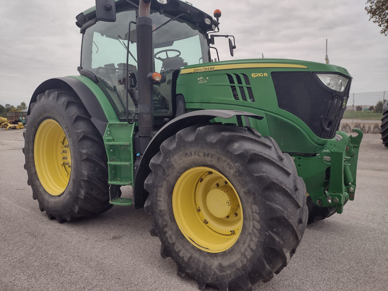 JOHN DEERE 6210 R - Трактор: фото 2 JOHN DEERE 6210 R - Трактор: фото 2