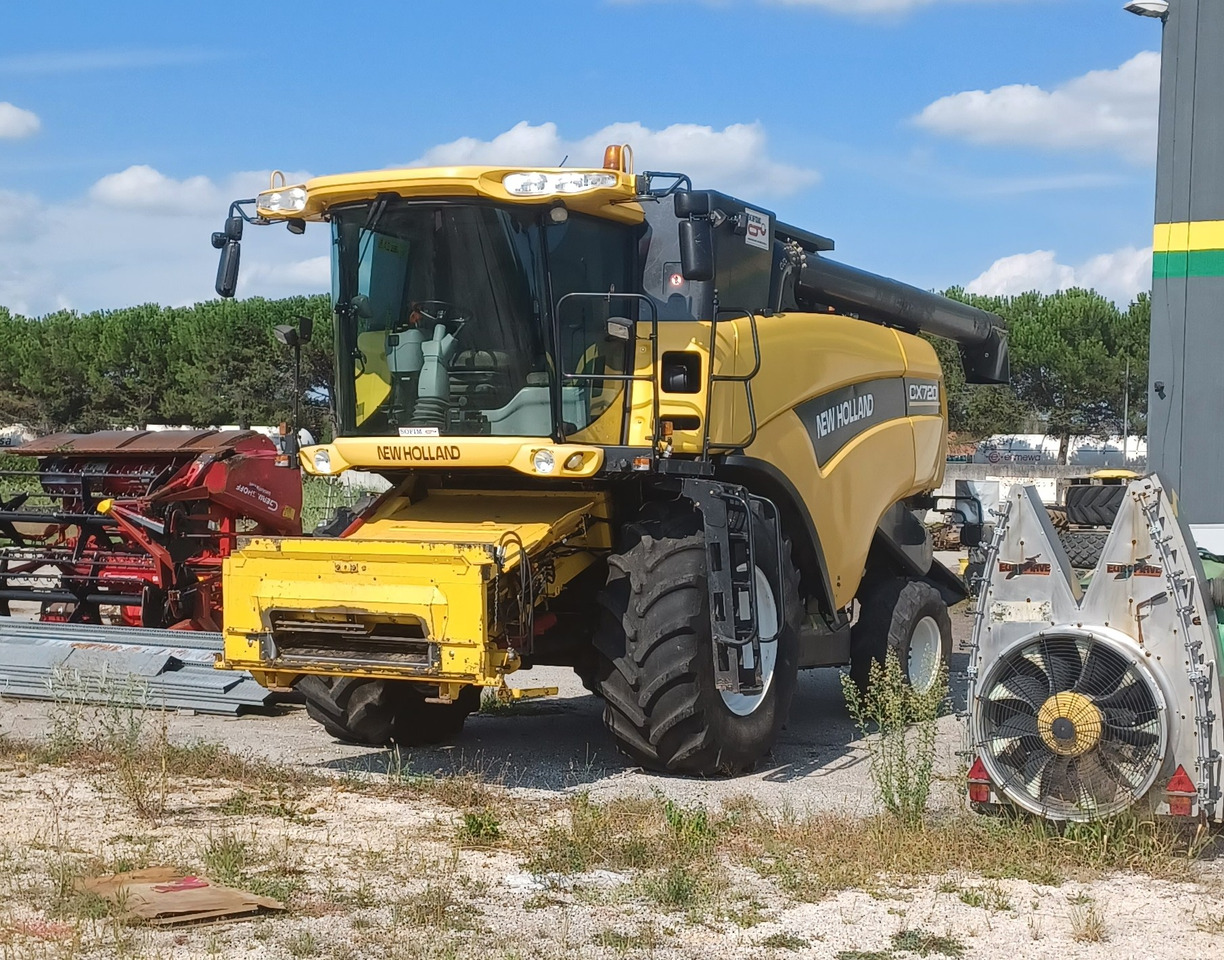 NEW HOLLAND MIETITREBBIA CX 720 - Зерноуборочный комбайн: фото 2 NEW HOLLAND MIETITREBBIA CX 720 - Зерноуборочный комбайн: фото 2