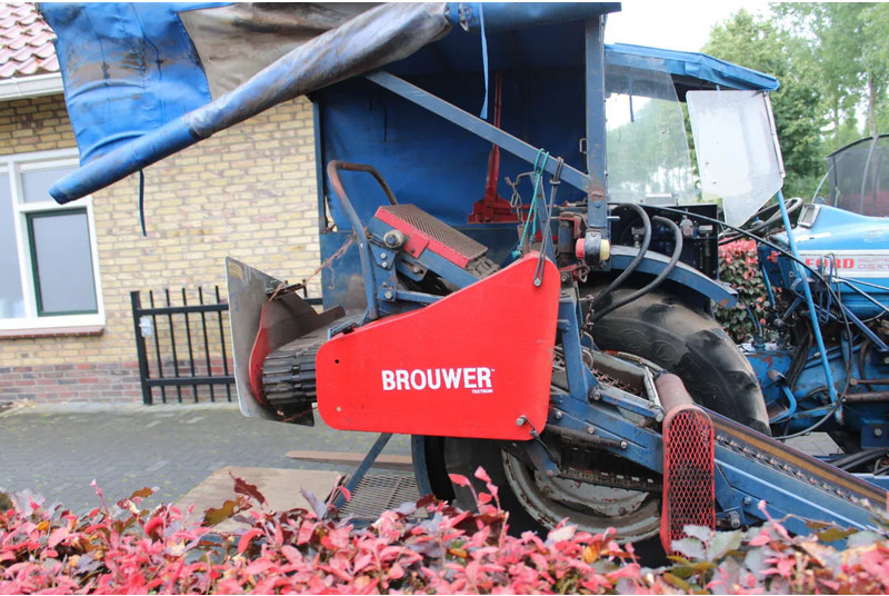 Ford 3000 met brouwer SH1500 graszodensnijder - Трактор: фото 4 Ford 3000 met brouwer SH1500 graszodensnijder - Трактор: фото 4