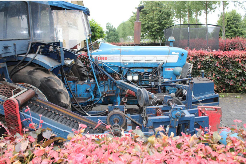 Ford 3000 met brouwer SH1500 graszodensnijder - Трактор: фото 3 Ford 3000 met brouwer SH1500 graszodensnijder - Трактор: фото 3