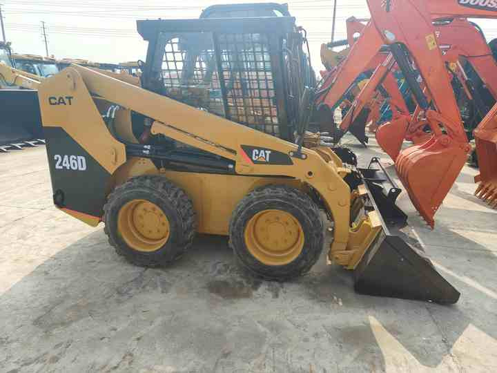 Used Front Loader Tractor CAT 246D Skid Steer Loader / Used Cat 226B 246C 246d Mini Skid Steer Loader in Stock - Мини-погрузчик с бортовым поворотом: фото 2 Used Front Loader Tractor CAT 246D Skid Steer Loader / Used Cat 226B 246C 246d Mini Skid Steer Loader in Stock - Мини-погрузчик с бортовым поворотом: фото 2
