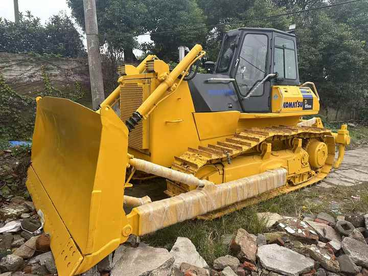 Used Japan Komatsu D85ESS Dozer with Ripper Komatsu D85 Crawler Bulldozer with Excellent Performance Low Price for Sale - Бульдозер: фото 2 Used Japan Komatsu D85ESS Dozer with Ripper Komatsu D85 Crawler Bulldozer with Excellent Performance Low Price for Sale - Бульдозер: фото 2