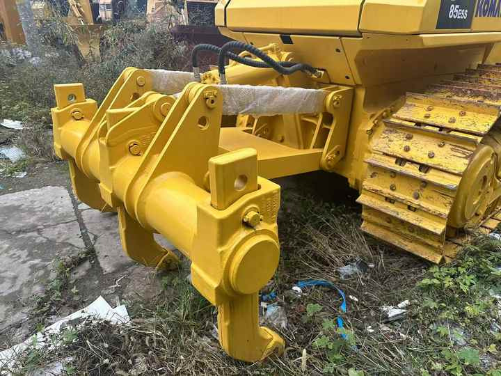 Used Japan Komatsu D85ESS Dozer with Ripper Komatsu D85 Crawler Bulldozer with Excellent Performance Low Price for Sale - Бульдозер: фото 4 Used Japan Komatsu D85ESS Dozer with Ripper Komatsu D85 Crawler Bulldozer with Excellent Performance Low Price for Sale - Бульдозер: фото 4