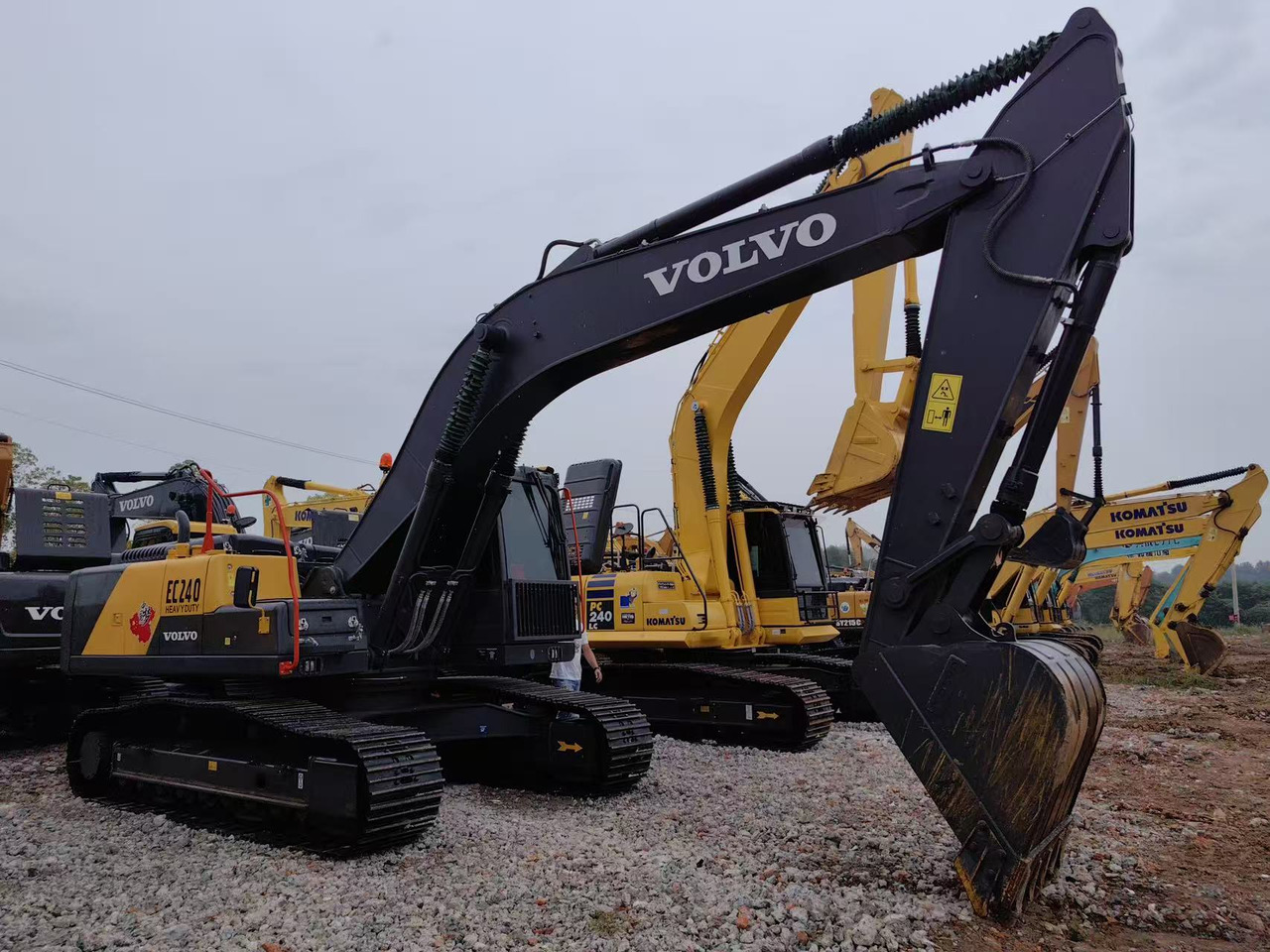 Volvo ec240 - Гусеничный экскаватор: фото 1 Volvo ec240 - Гусеничный экскаватор: фото 1