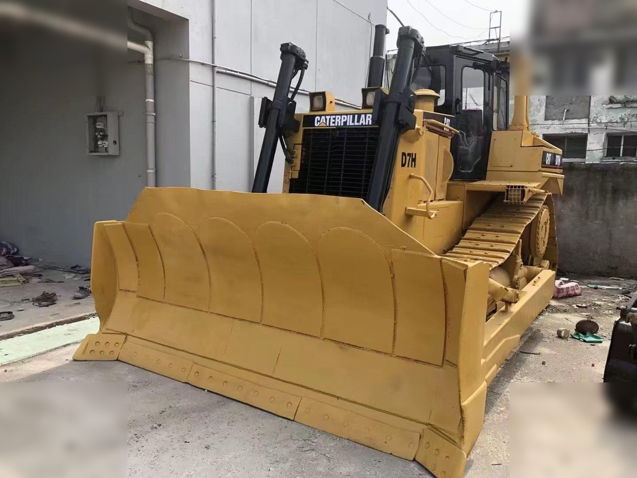 CATERPILLAR D7H - Бульдозер: фото 1 CATERPILLAR D7H - Бульдозер: фото 1