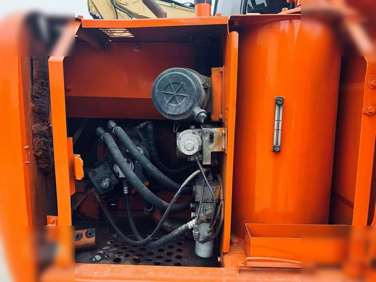 HITACHI EX60-5 - Гусеничный экскаватор: фото 5 HITACHI EX60-5 - Гусеничный экскаватор: фото 5