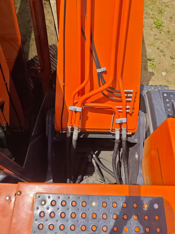 Hitachi ZX240-3G - Гусеничный экскаватор: фото 4 Hitachi ZX240-3G - Гусеничный экскаватор: фото 4