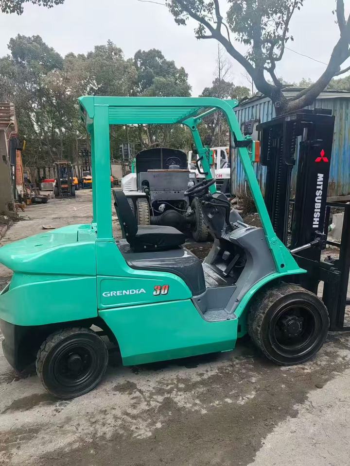 MITSUBISHI 3-ton - Вертикальный мачтовый подъемник: фото 2 MITSUBISHI 3-ton - Вертикальный мачтовый подъемник: фото 2