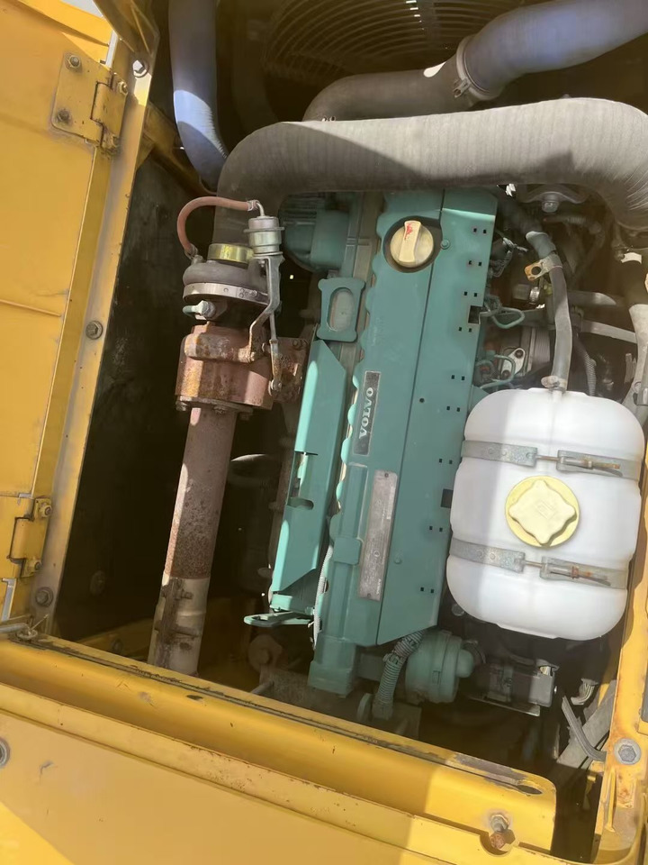 Volvo EC210 - Гусеничный экскаватор: фото 3 Volvo EC210 - Гусеничный экскаватор: фото 3