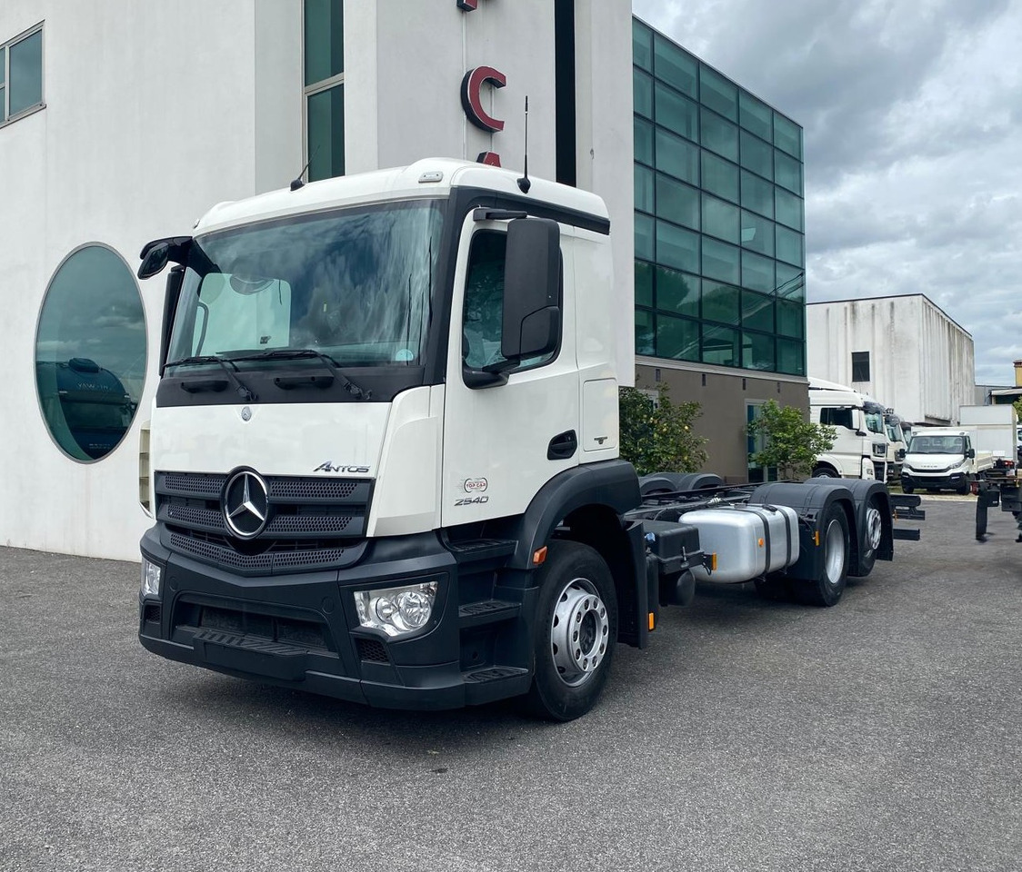 MERCEDES-BENZ ANTOS 25.40 - Грузовик-шасси: фото 2 MERCEDES-BENZ ANTOS 25.40 - Грузовик-шасси: фото 2