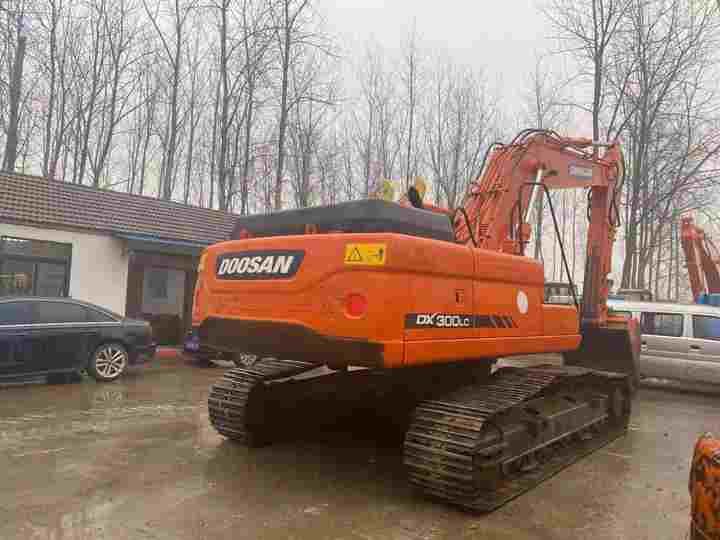 High Quality Doosan Big Size Excavator , Doosan 30ton Dx300lc Digging Machine , Doosan Excavator for Sale - Гусеничный экскаватор: фото 3 High Quality Doosan Big Size Excavator , Doosan 30ton Dx300lc Digging Machine , Doosan Excavator for Sale - Гусеничный экскаватор: фото 3