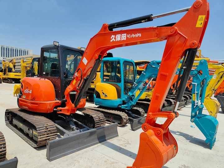 Perfect Condition Kubota U55-4 Japan Brand Mini Excavator with Pusher for Sale 90% Brand New Mini Kubota U25 35 55 5tons - Мини-экскаватор: фото 3 Perfect Condition Kubota U55-4 Japan Brand Mini Excavator with Pusher for Sale 90% Brand New Mini Kubota U25 35 55 5tons - Мини-экскаватор: фото 3