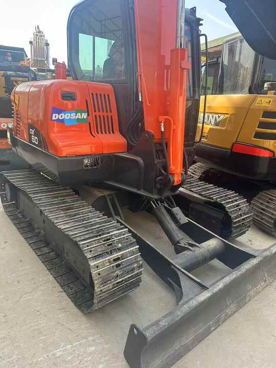 Second Hand Doosan Dx-60 Excavator for Sale - Гусеничный экскаватор: фото 3 Second Hand Doosan Dx-60 Excavator for Sale - Гусеничный экскаватор: фото 3
