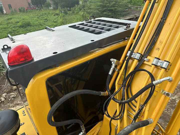 Second Hand Komatsu PC210-8 Excavator 21 Ton Crawler Excavator Japan Brand Low Price with Good Quality for SALE - Гусеничный экскаватор: фото 3 Second Hand Komatsu PC210-8 Excavator 21 Ton Crawler Excavator Japan Brand Low Price with Good Quality for SALE - Гусеничный экскаватор: фото 3