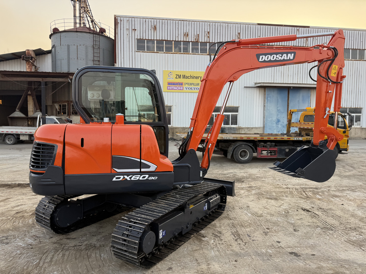 Used Digger DOOSAN DX60 Construction Machinery Construction Digger Used DOOSAN DX60 Cheap Excavator - Гусеничный экскаватор: фото 3 Used Digger DOOSAN DX60 Construction Machinery Construction Digger Used DOOSAN DX60 Cheap Excavator - Гусеничный экскаватор: фото 3