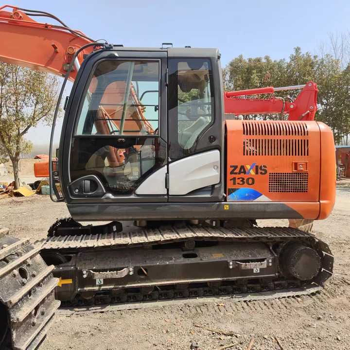 Used Hitachi ZX130 Excavator Japan Made Hitachi Used Excavator Zx120 Zx130 for Sale - Гусеничный экскаватор: фото 2 Used Hitachi ZX130 Excavator Japan Made Hitachi Used Excavator Zx120 Zx130 for Sale - Гусеничный экскаватор: фото 2