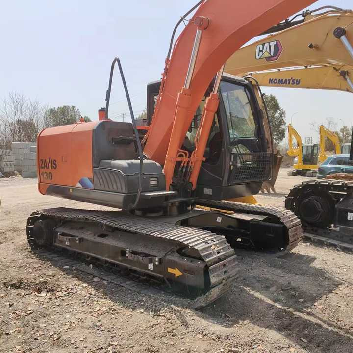 Used Hitachi ZX130 Excavator Japan Made Hitachi Used Excavator Zx120 Zx130 for Sale - Гусеничный экскаватор: фото 3 Used Hitachi ZX130 Excavator Japan Made Hitachi Used Excavator Zx120 Zx130 for Sale - Гусеничный экскаватор: фото 3