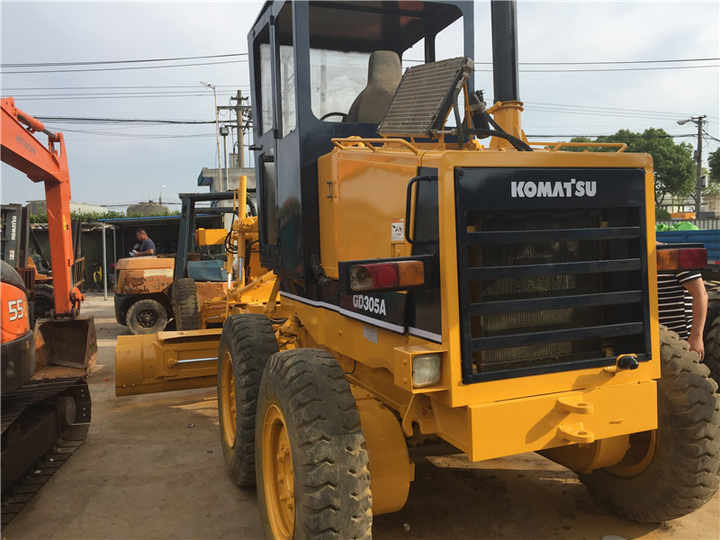 Used Komatsu GD305 Motor Grader Cheap Price Komatsu Road Grader GD305 Good Condition in China - Грейдер: фото 4 Used Komatsu GD305 Motor Grader Cheap Price Komatsu Road Grader GD305 Good Condition in China - Грейдер: фото 4