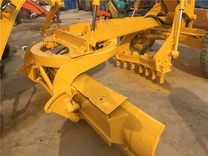 Used Komatsu GD305 Motor Grader Cheap Price Komatsu Road Grader GD305 Good Condition in China - Грейдер: фото 2 Used Komatsu GD305 Motor Grader Cheap Price Komatsu Road Grader GD305 Good Condition in China - Грейдер: фото 2