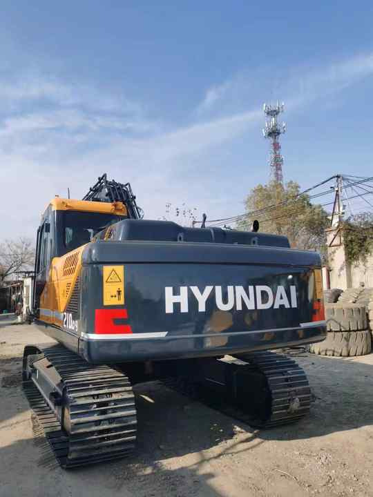 Hyundai Excavator Used Machine 210-9s Heavy Construction Equipment Crawler Excavator Hot Sale - Гусеничный экскаватор: фото 4 Hyundai Excavator Used Machine 210-9s Heavy Construction Equipment Crawler Excavator Hot Sale - Гусеничный экскаватор: фото 4