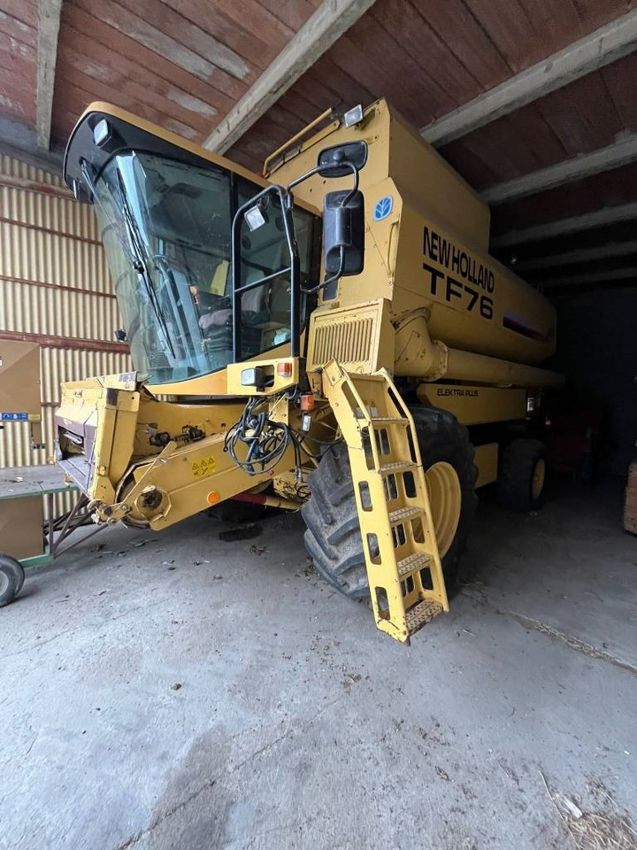 New Holland TF 76 - Зерноуборочный комбайн: фото 1 New Holland TF 76 - Зерноуборочный комбайн: фото 1