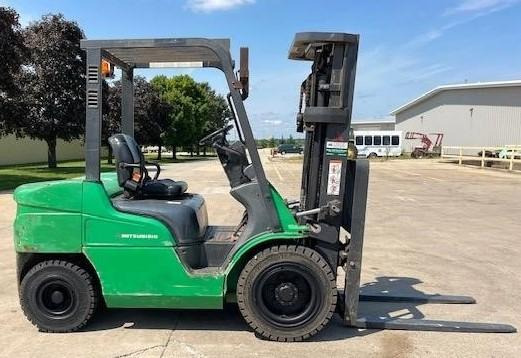 Mitsubishi Chariot élévateur diesel FD30N fenwick - Дизельный погрузчик: фото 2 Mitsubishi Chariot élévateur diesel FD30N fenwick - Дизельный погрузчик: фото 2